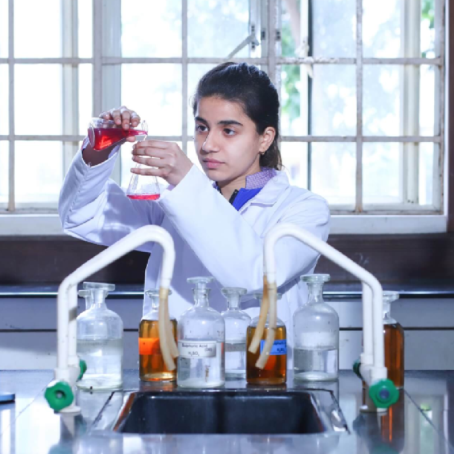 Lab Chemist